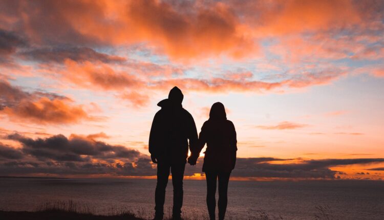 1723008373 229 چطور بفهمیم رابطه عاطفی ما سریع پیش می‌رود یا نه؟ اسکوار