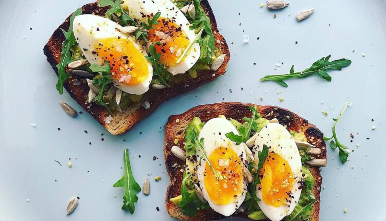 1723628910 702 ۱۵ ایده صبحانه برای افت وزن سالم ۴ مسئله