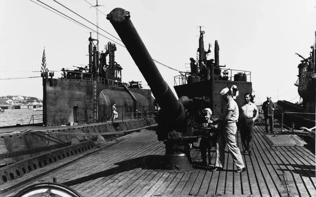 ناوهای هواپیمابر زیر آبی ژاپن_اسکوار 23 در پایان، I-400 هرگز واقعاً دستاورد زیادی نداشت و مطمئناً به ابرناوی تبدیل نشد که ژاپن امیدش را داشت، اما طراحی جسورانه و ایدهای را نشان داد که ارتشهای دیگر مطمئناً در سالهای پس از پایان جنگ جهانی دوم به آن ها توجه کردند. با این حال، پیشرفت در برد هواپیما و ظهور موشک های کروز دوربرد اساساً ناو هواپیمابر زیر آبق را منسوخ می کرد.