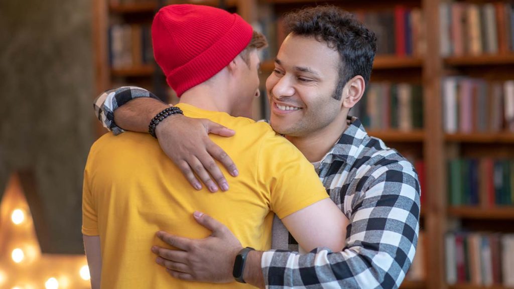 ۱۵ ویژگی مردانی که دوست واقعی ندارند