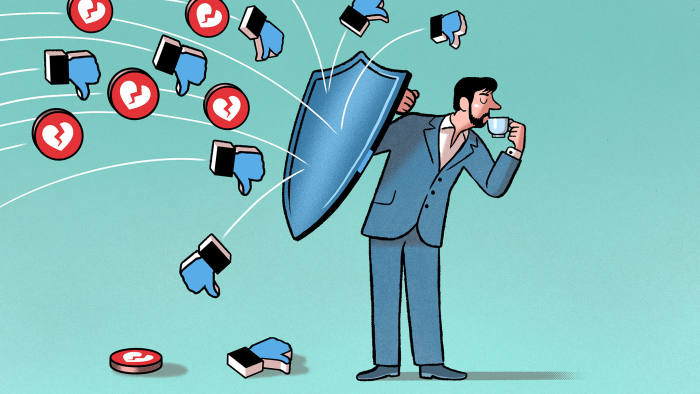 چطور انتقاد پذیر باشیم؟ + ۶ نکته برای پذیرش انتقاد