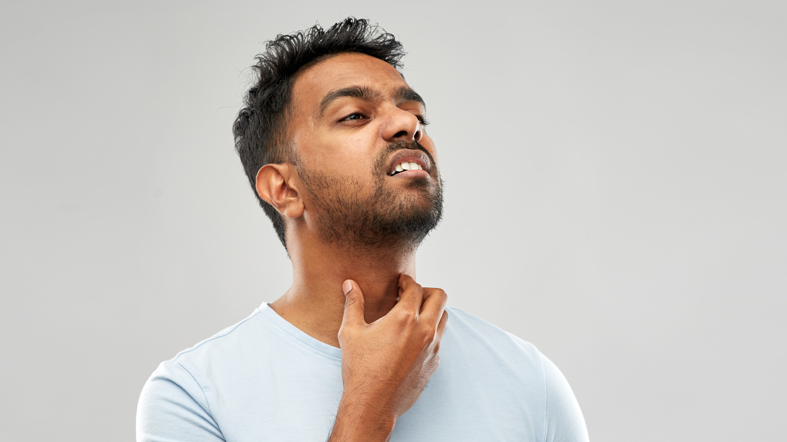 1741920772 638 سیب گلو یا سیب آدم؛ ساختار، اندازه، جراحی چطور