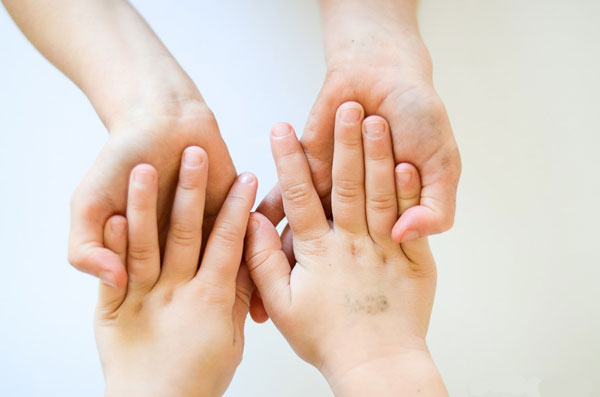 1752402082 378 بازی دو نفره خانگی بدون وسیله ۱۰ بازی دلنشین و