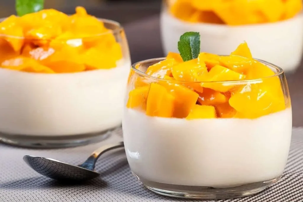 نحوه تهیه دسر انبه؛ ۱۳ دسر با انبه که باید حتما بخورید_اسکوار 21 1756976988 247 نحوه تهیه دسر انبه؛ ۱۳ دسر با انبه که باید.webp