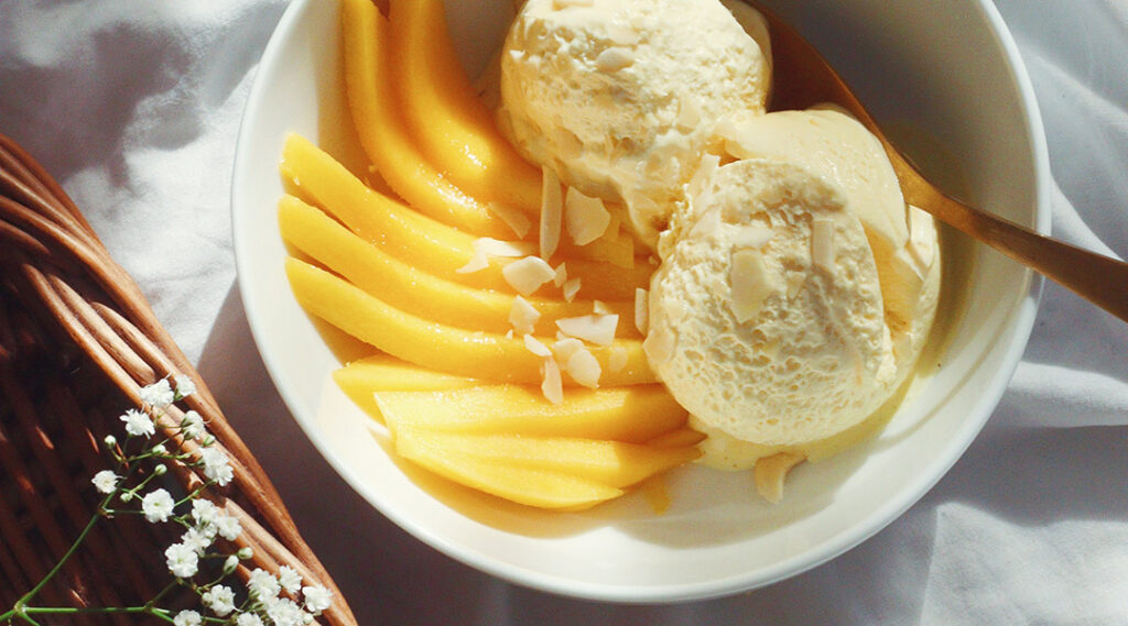 نحوه تهیه دسر انبه؛ ۱۳ دسر با انبه که باید حتما بخورید_اسکوار 23 1756976989 180 نحوه تهیه دسر انبه؛ ۱۳ دسر با انبه که باید