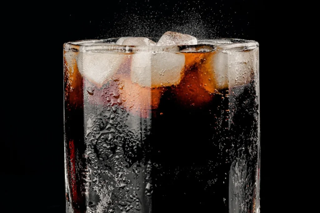 تاثییر نوشابه رژیمی بر دیابت: دوست یا دشمن؟ بازدید کامل مزایا، معایب و حقایق علمی_اسکوار 12 1757286939 248 تاثییر نوشابه رژیمی بر دیابت دوست یا دشمن؟ بازدید کامل.webp